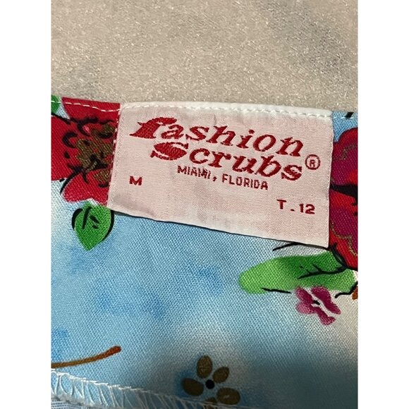 Floral Print V-Neck Short Sleeve Medical Scrub Top With Front Pockets By Fashion - Picture 4 of 4